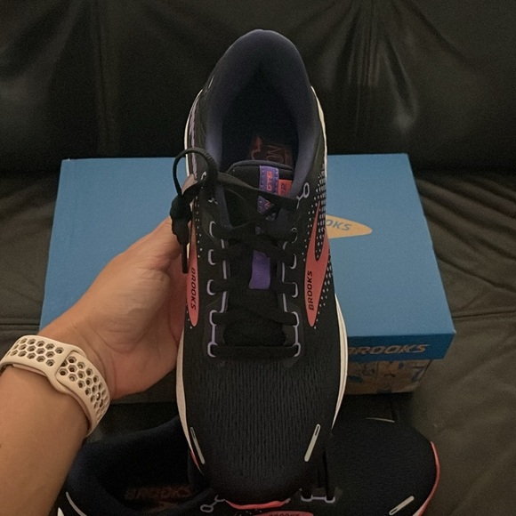 (NEW) Brooks Adrenaline GTS 22 Women’s Sneaker, Size: 10 - Picture 10 of 16